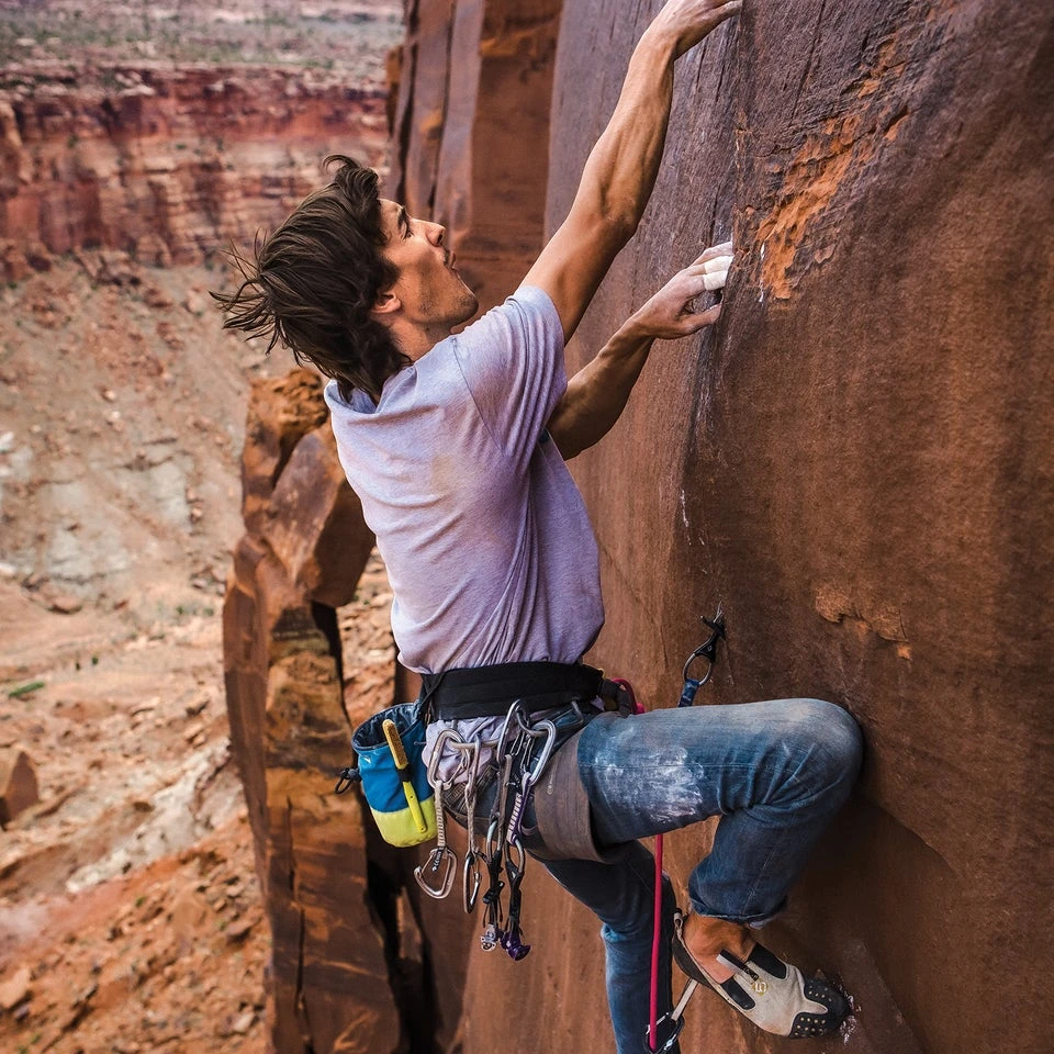 Eliza Earle lors de sa première ascension du Ringlock Ranch, près de Moab, Utah. C'était l'une de ses dernières ascensions avant qu'il ne tombe malade.