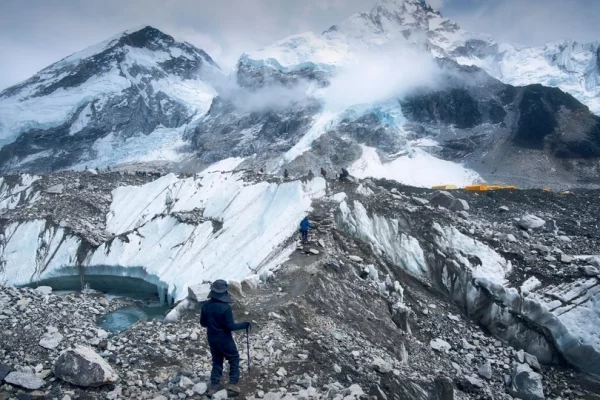 Le mont Everest regorge de bactéries humaines