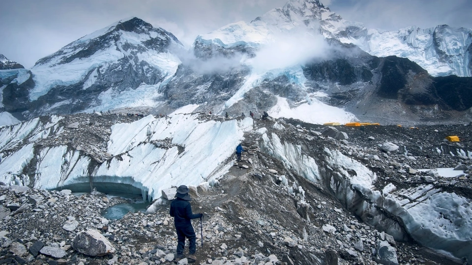Le mont Everest regorge de bactéries humaines