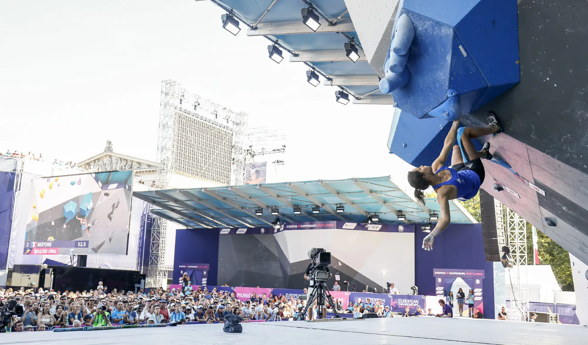 Oriane Bertone escalade