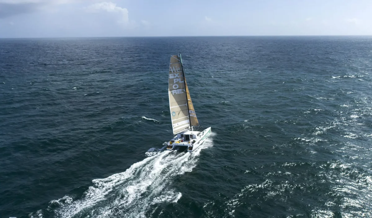 We explore bateau lin