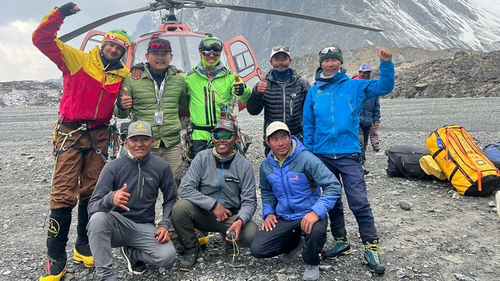 L'équipe qui a participé aux recherches de retour au camp de base de l'Annapurna