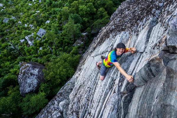 Austin Howell en free solo "Dopey Duck", une voie dans les gorges de Linville, en Caroline du Nord.