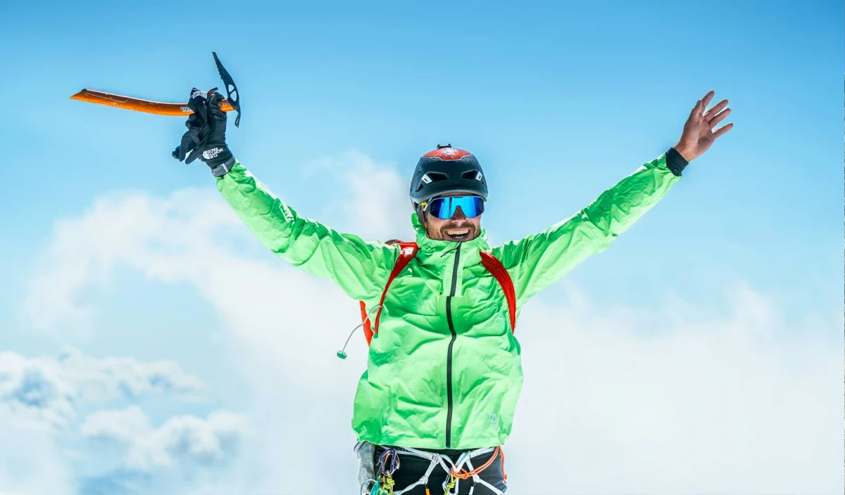 Benjamin Védrines bat le recorde de l'arête Peuterey