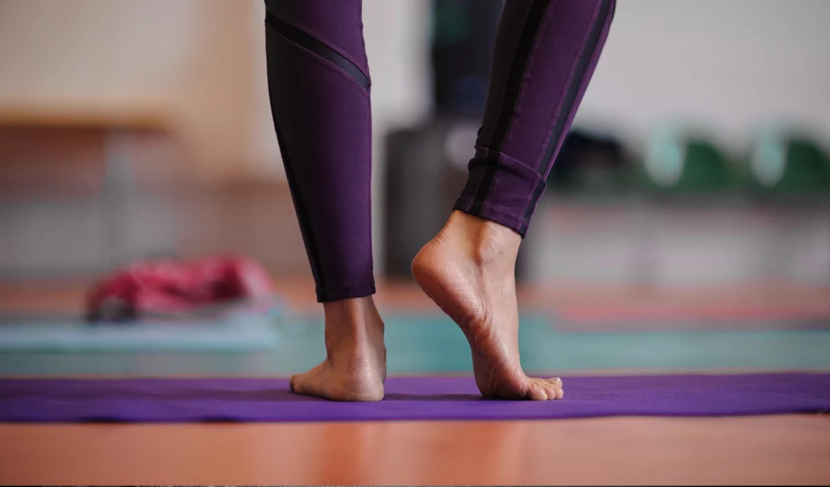 Pieds tapis de yoga