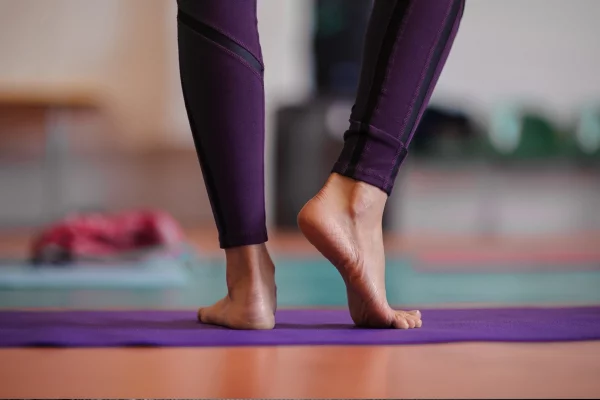 Pieds tapis de yoga