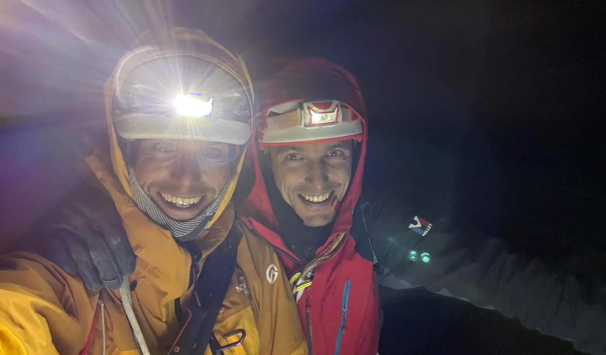 Léo Billon et Benjamin au sommet des Grandes Jorasses 30 janvier 2024 © Benjamin Védrines