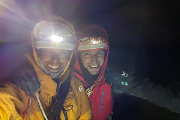 Léo Billon et Benjamin au sommet des Grandes Jorasses 30 janvier 2024 © Benjamin Védrines