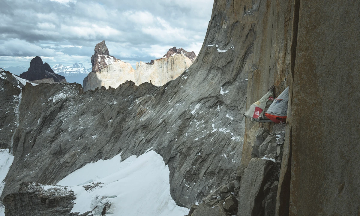 Nico Favresse, Sean Villanueva et Siebe Vanhee libèrent Riders on the Storm aux Torres del Paine