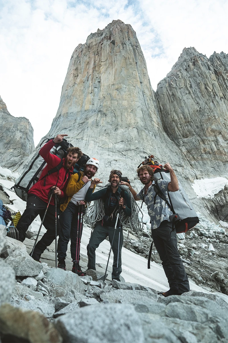 Nico Favresse, Sean Villanueva et Siebe Vanhee libèrent Riders on the Storm aux Torres del Paine
