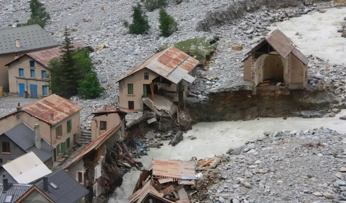 Le village de la Bérarde dévasté par la crue du Vénéon