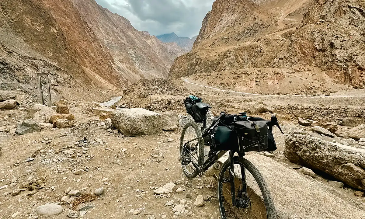 Jean Rouaux de Chamonix à l'Ama Dablam en bikepacking