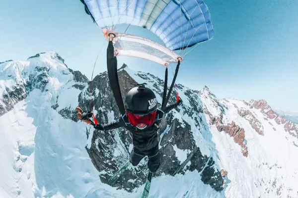 Christophe Tricou ski basejump Aiguille de l'Amône