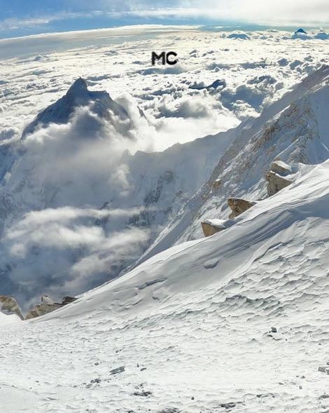 La photo sommitale partagée par Marco Confortola sur Facebook et Instagram.