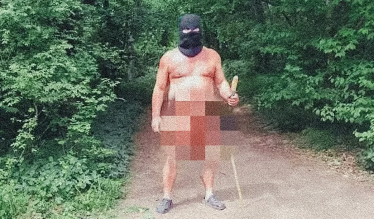 Le fantôme de Šaľa : nu, cagoulé et armé d’un sextoy, hante les sentiers des montagnes slovaques