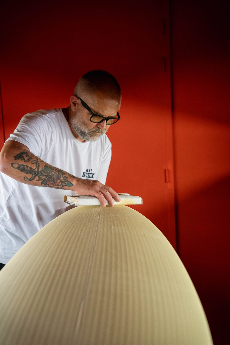 Axel Lorentz shaper surfboard