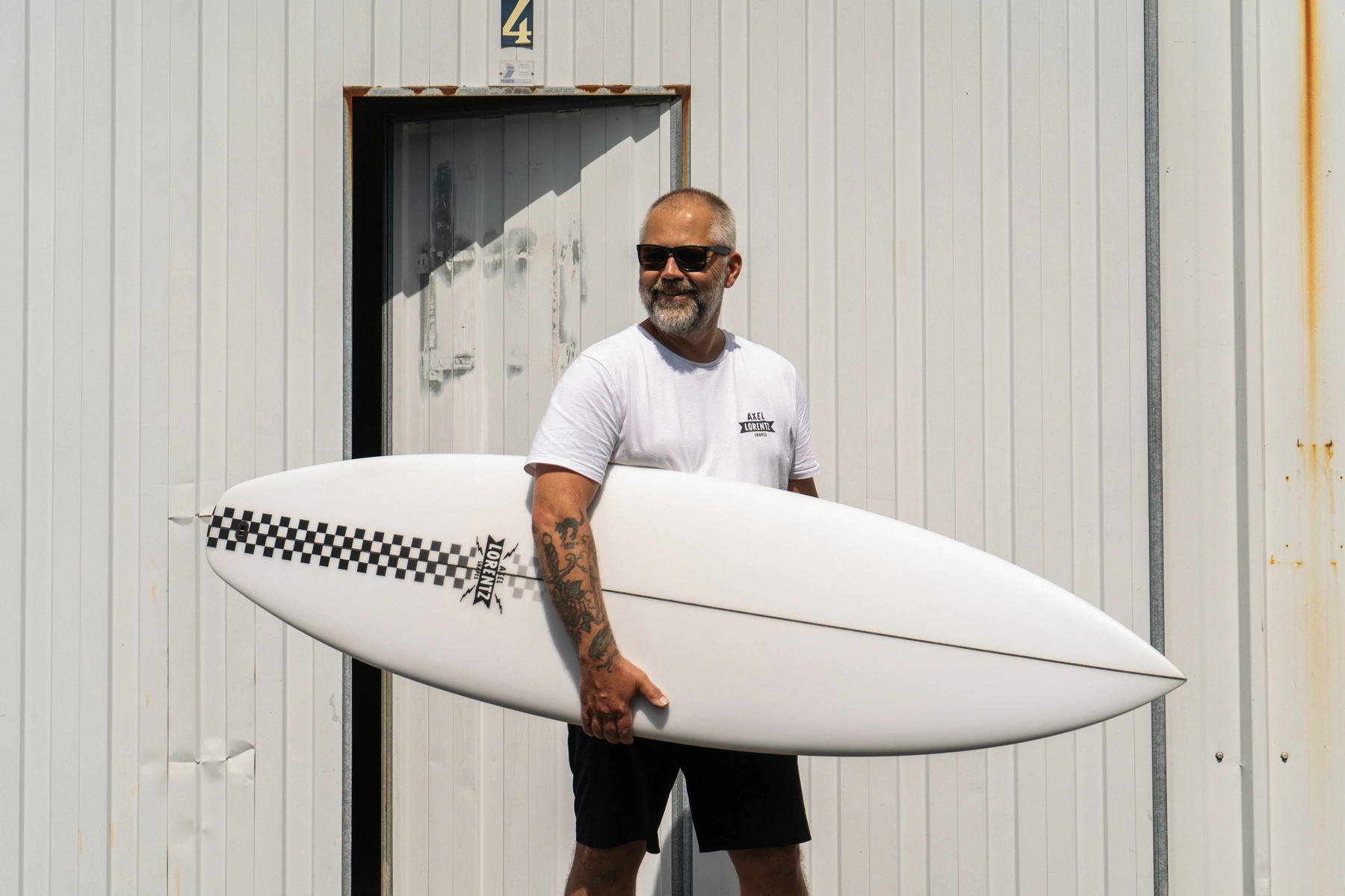 Axel Lorentz shaper surfboard
