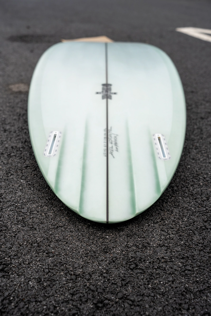 Axel Lorentz shaper surfboard