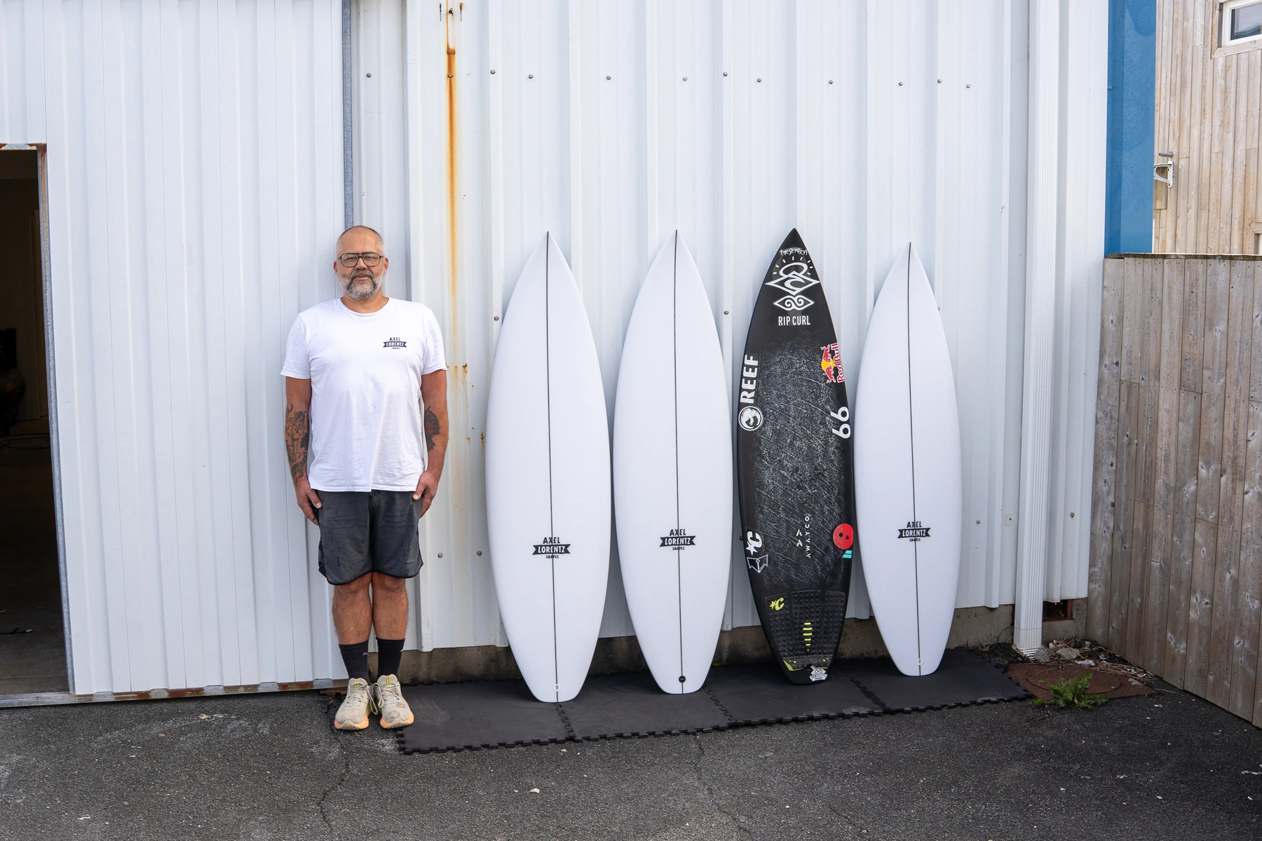 Axel Lorentz shaper surfboard