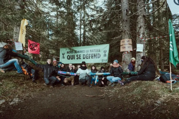 Des militants d’Extinction Rebellion mobilisés contre la retenue collinaire de La Clusaz.