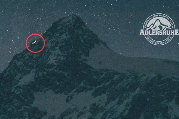 Les frontales des deux alpinistes sur le Grossglockner, le 18 janvier 2025.