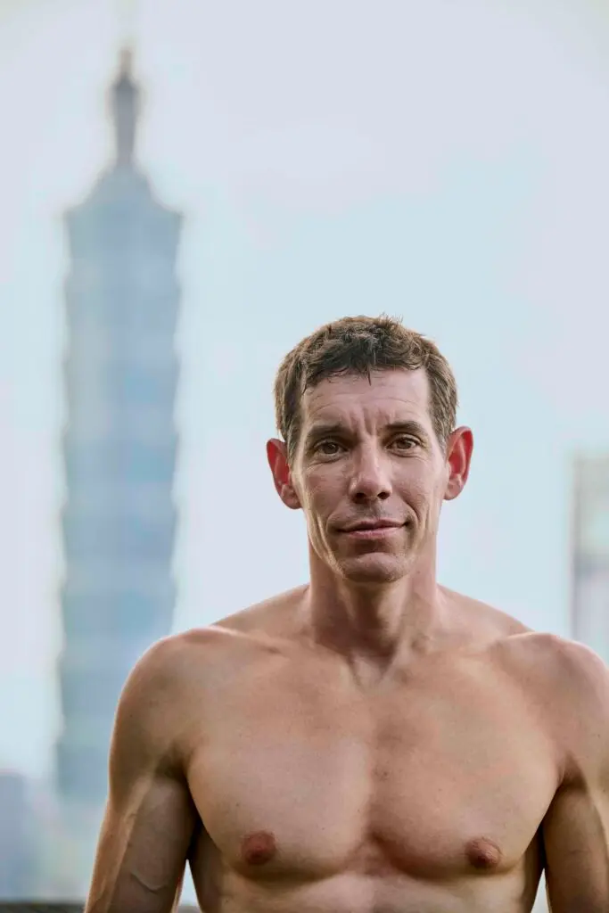 Alex Honnold free solo Taipei 101