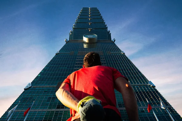 Scyscraper live Alex Honnold