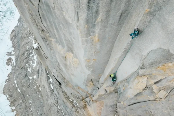 Tommy Caldwell et Siebe Vanhee signent une première ascension libre en 24 heures sur la Torre del Paine