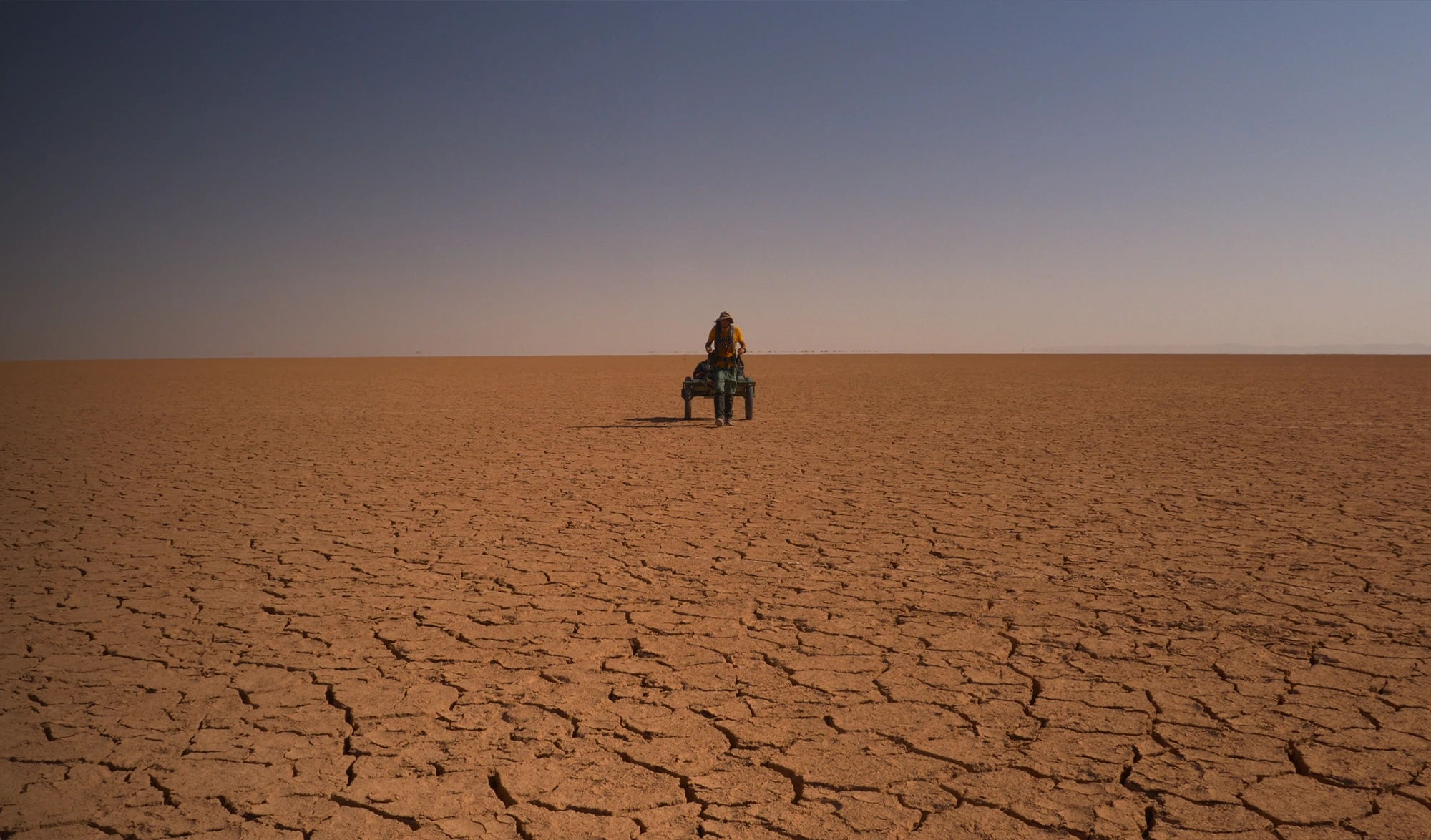 Romain Vandycke marche désert solitaire