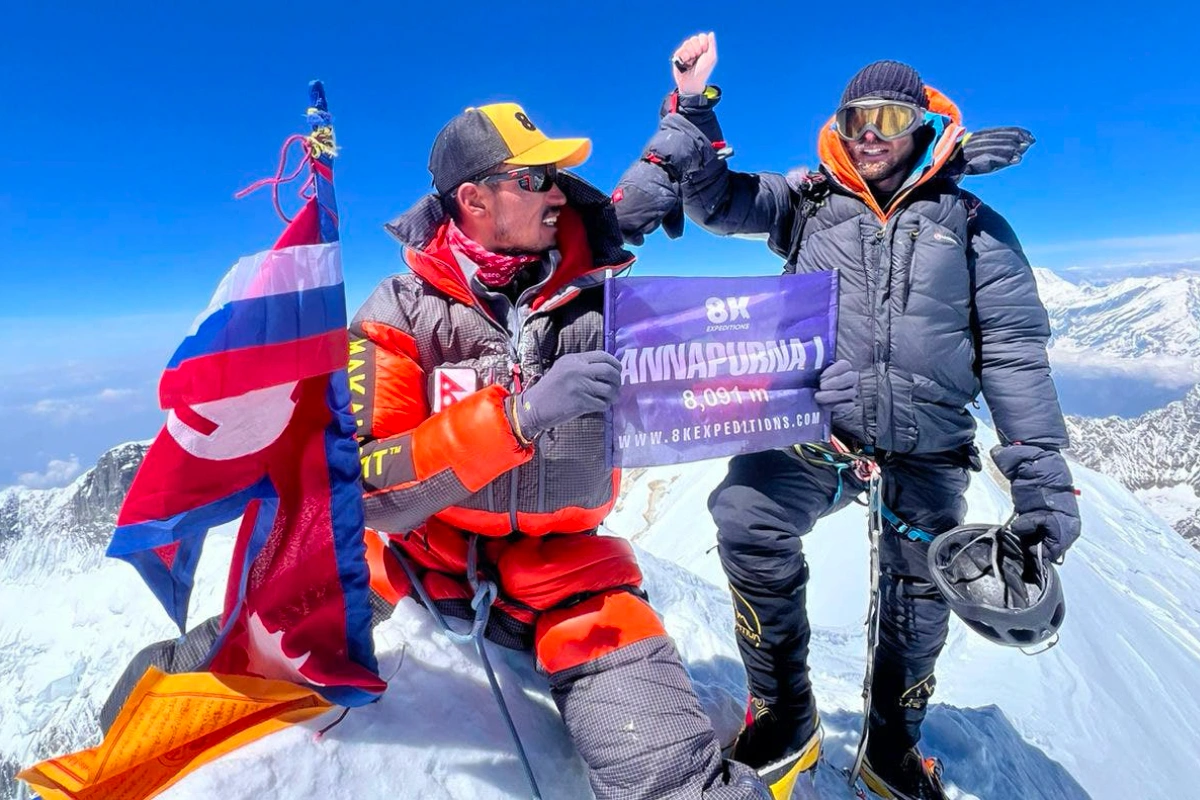 Ashok Lama et son client australien au sommet de l’Annapurna.