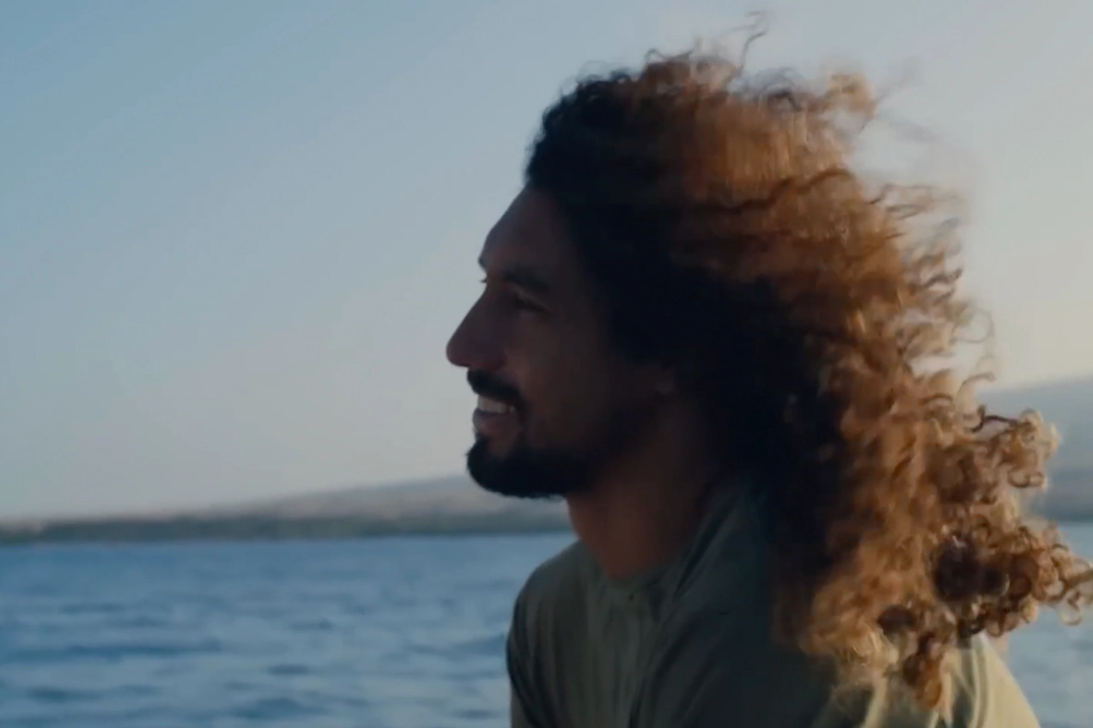 Surfeur pro et scientifique renommé, Cliff Kapono veut cartographier un million de récifs coralliens d’ici 2030