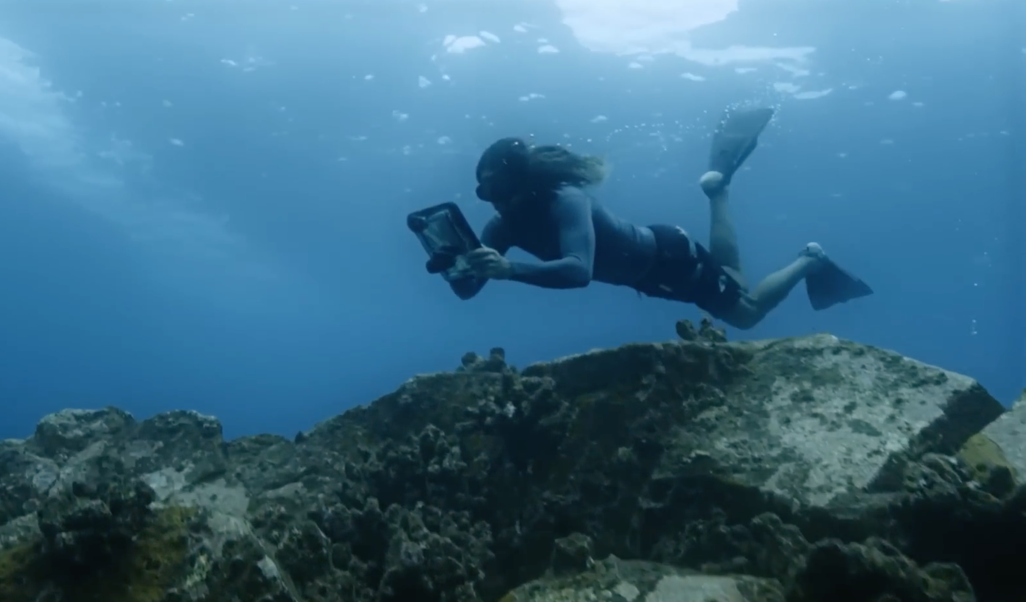 Surfeur pro et scientifique renommé, Cliff Kapono veut cartographier un million de récifs coralliens d’ici 2030