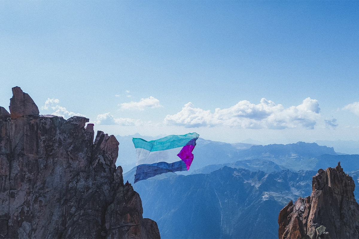 Drapeau palestinien de 540 m² entre le Grand Charmoz et le Grépon,