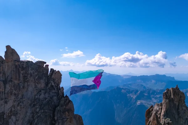 Drapeau palestinien de 540 m² entre le Grand Charmoz et le Grépon,