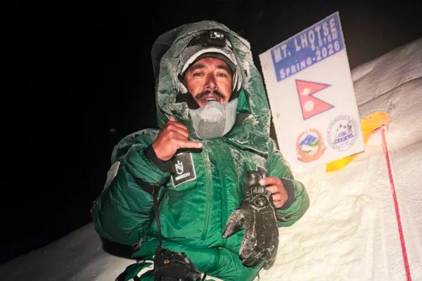 Nims Purja a enchaîné l’Everest et le Lhotse sans oxygène supplémentaire en mai 2026.
