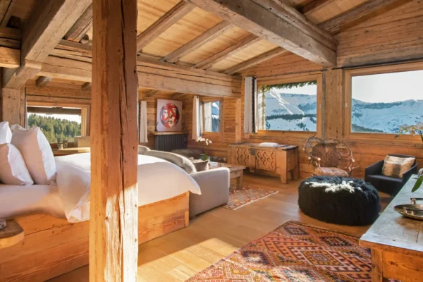 Suite Idéal du Palace Four Seasons de Mégève, situé à 1 850 mètres d'altitude, avec vue sur le mont Blanc et les Aravis
