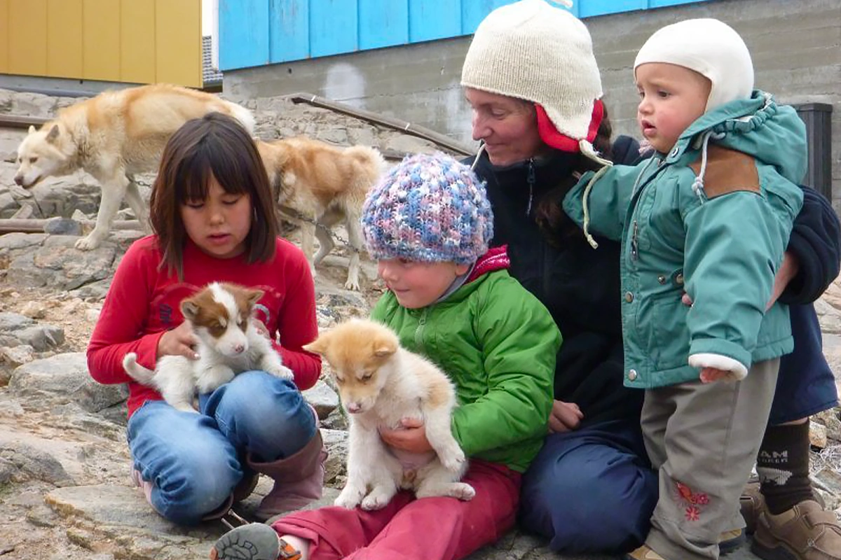Groenland et Nunavut — été 2011 : Léonie et Aurore Brouissier et les chiens de traîneaux